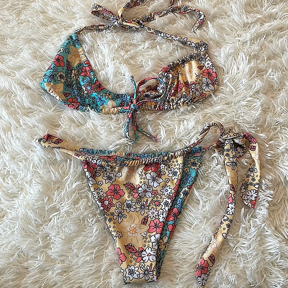 *NEW* Floral Bikini Set - Picture 2 of 3
